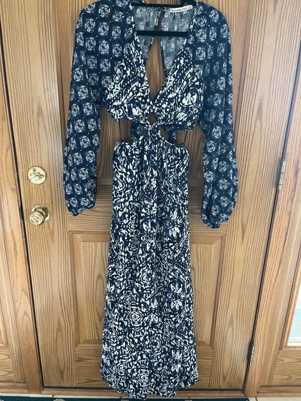 Abercrombie & Fitch Long Sleeve Plunge Cut-Out Maxi Dress. S
